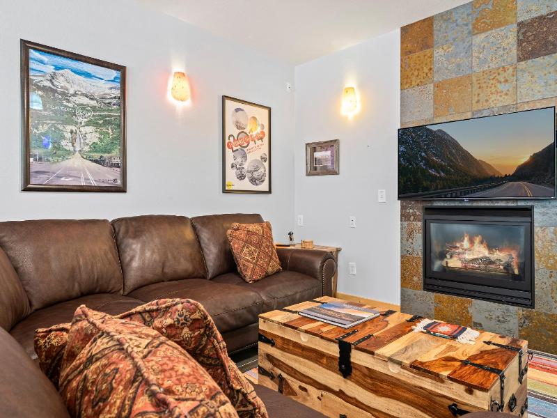 Three-Bedroom Apartment Suite image 2