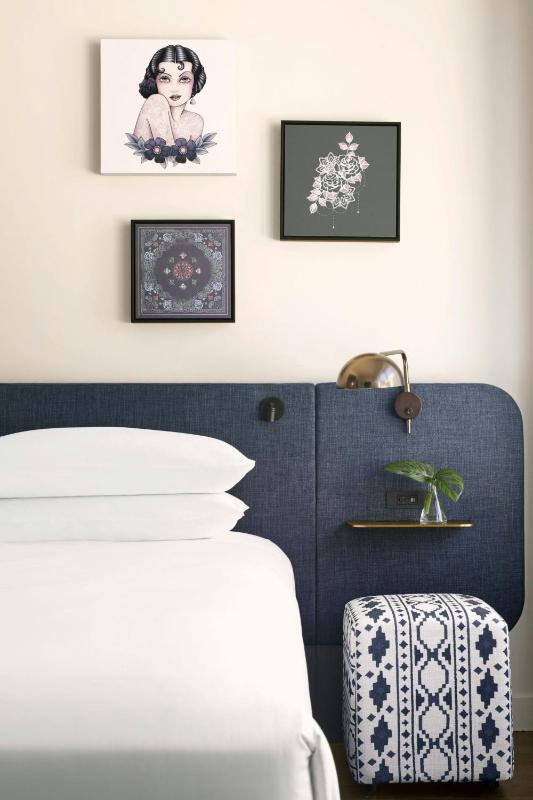 King Room with Balcony image 3