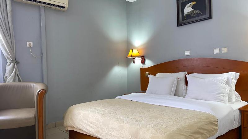 Hotel Peninsule Bonamoussadi Douala - image 16