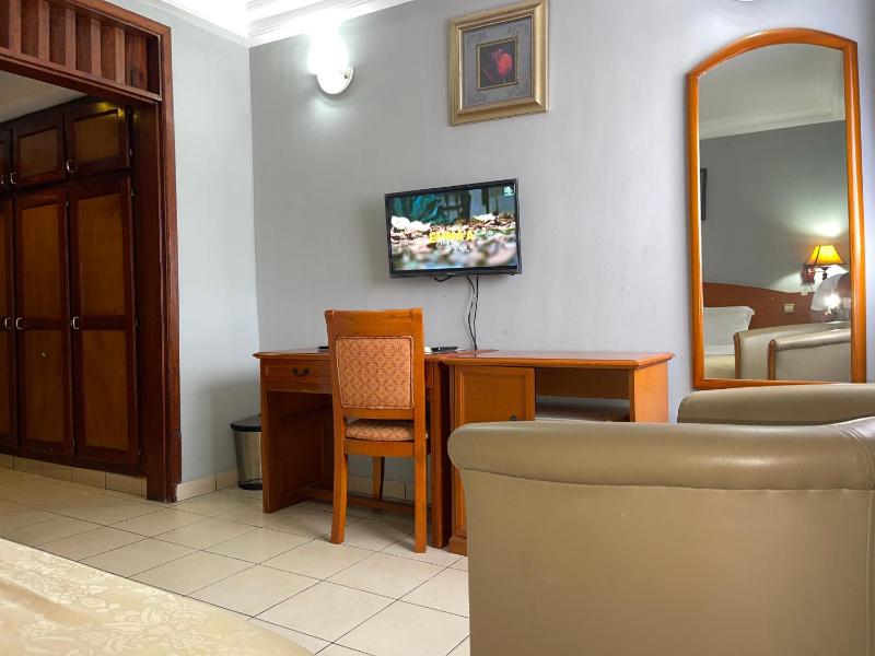 Hotel Peninsule Bonamoussadi Douala - image 10
