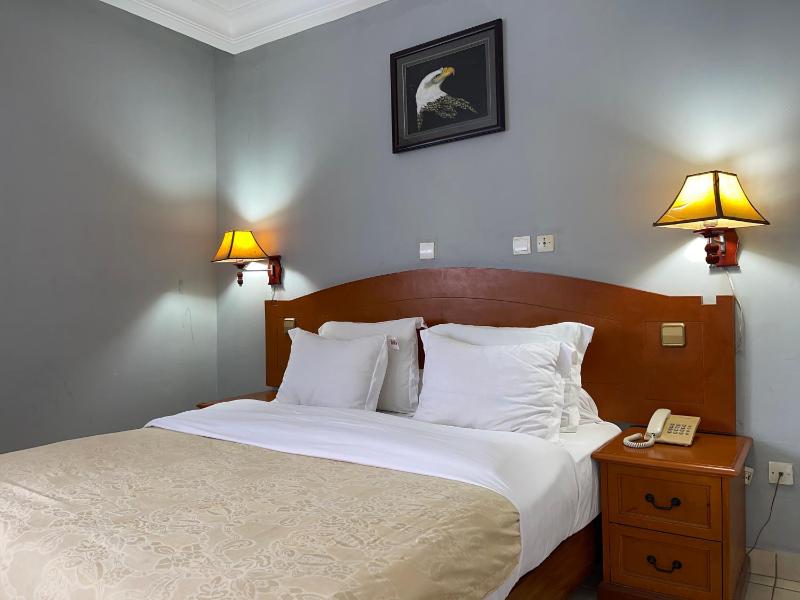 Hotel Peninsule Bonamoussadi Douala - image 4