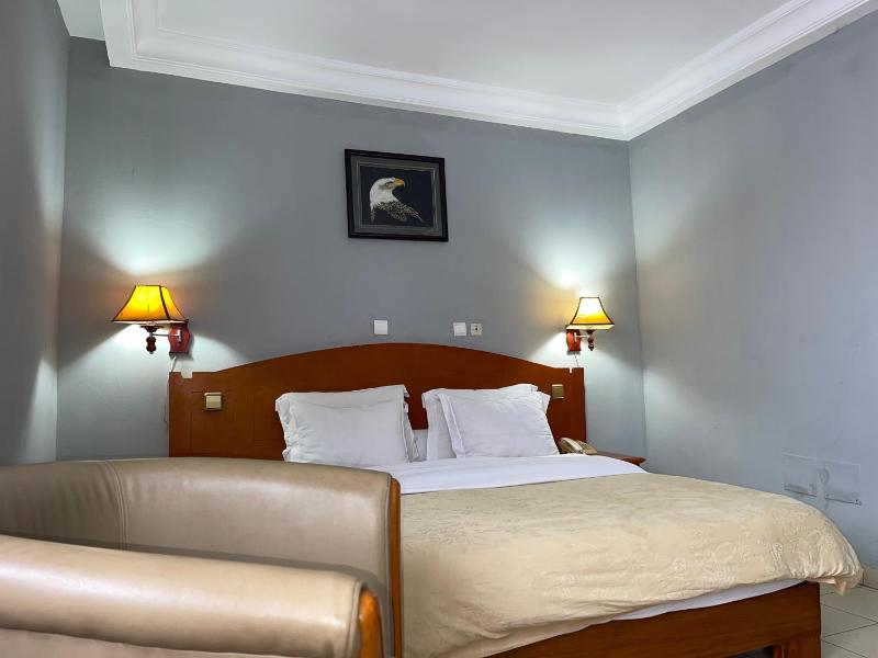 Hotel Peninsule Bonamoussadi Douala - image 11