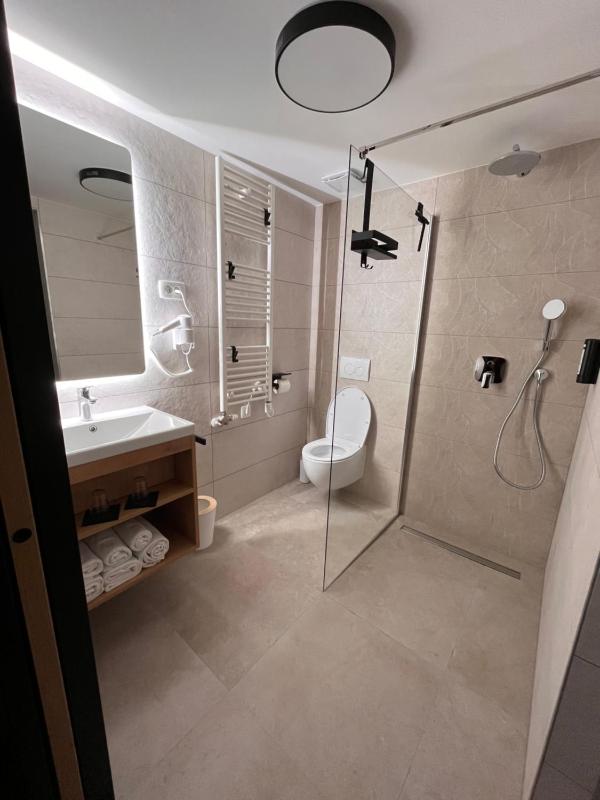 Standard Quadruple Room image 2