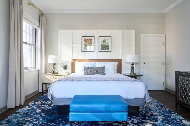 Heathman Hotel - image 2