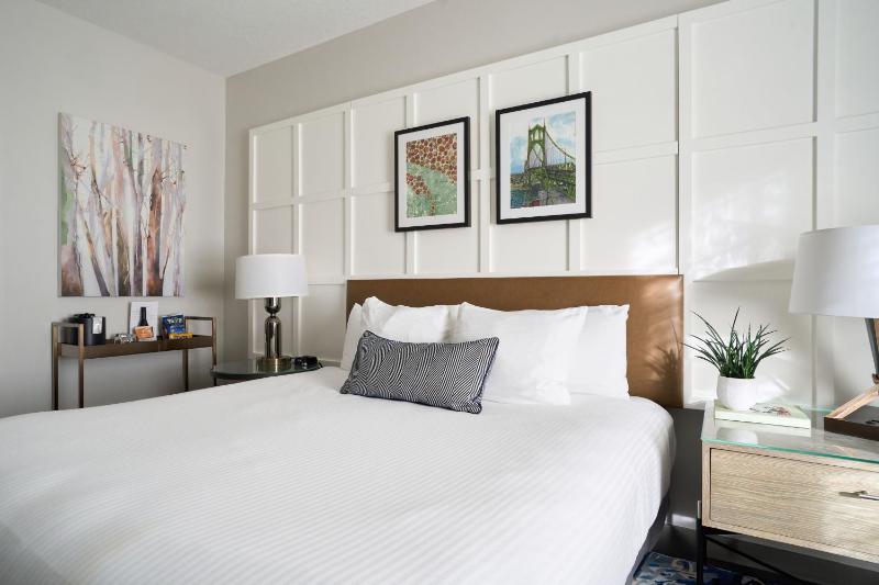 Heathman King image 4