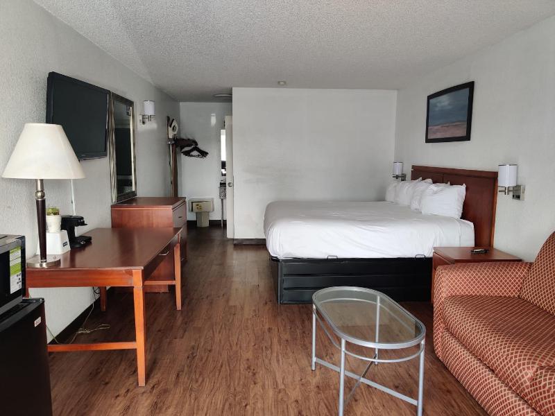 Studio Suite with 1 King Bed,  Non Smoking image 2
