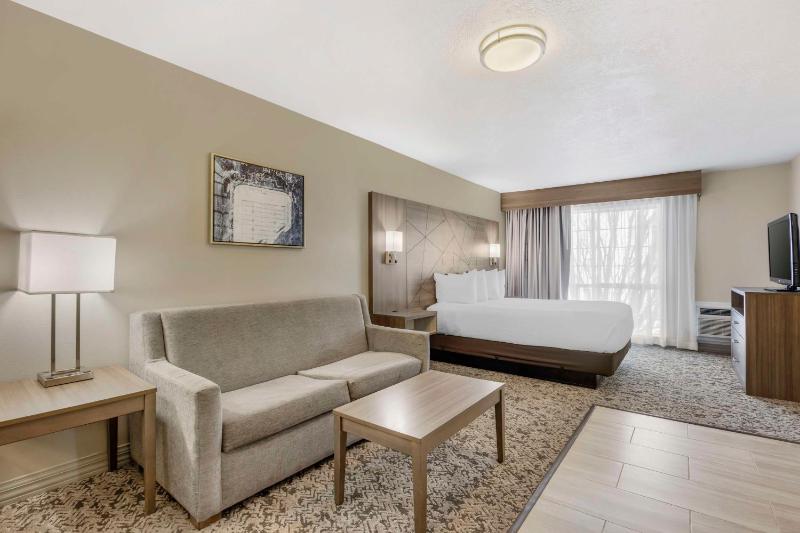 King Room image 4