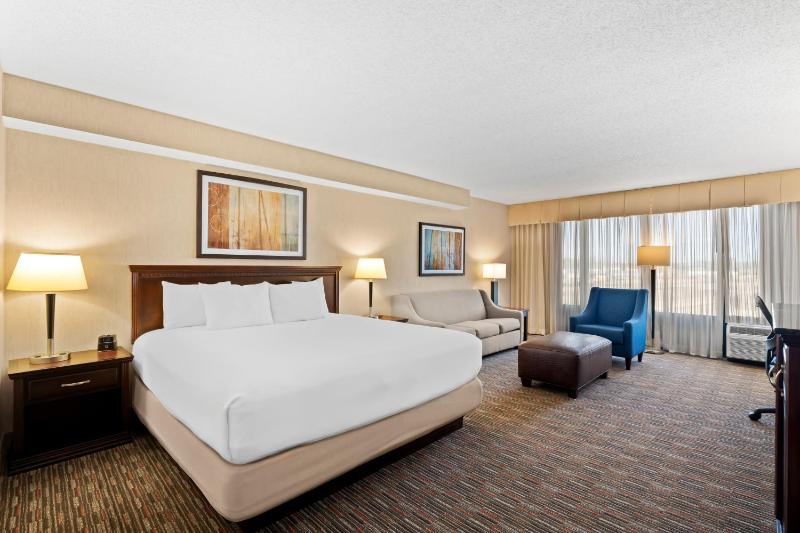 King Suite with Sofa - Non Smoking image 1