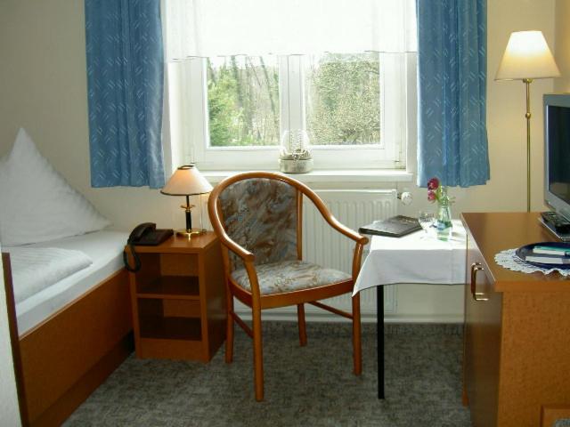 Single Room with Shower image 2