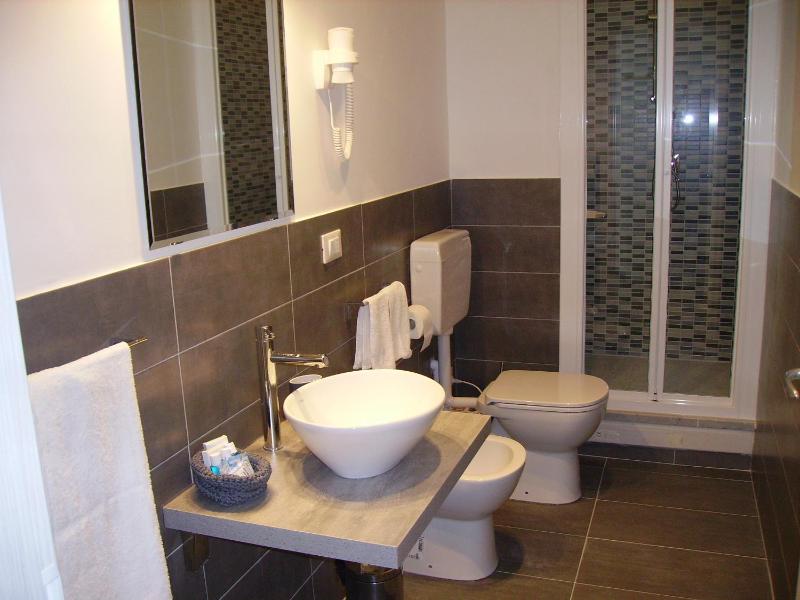 Double Room with Private Bathroom image 4