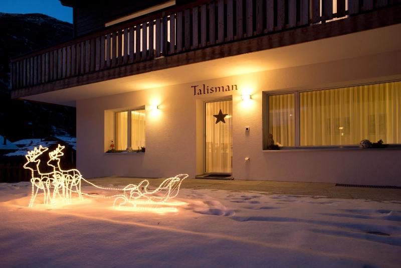 Six-Bedroom Chalet image 3