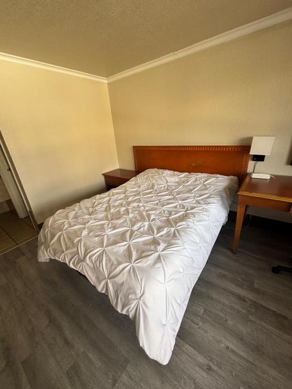 Queen Room - Non Smoking image 1
