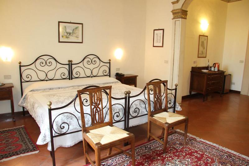 Double or Twin Room image 4