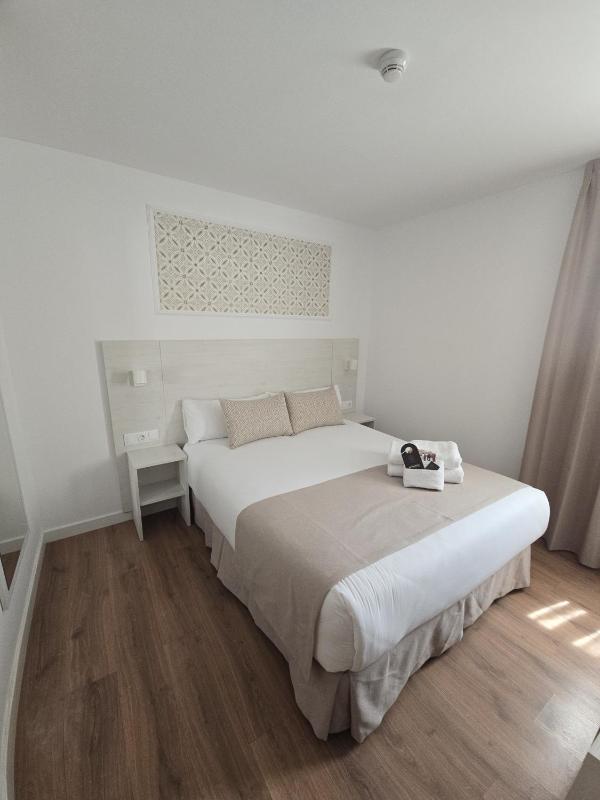 Double Room with Private Bathroom image 1