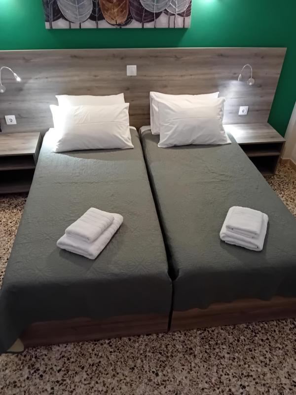 Standard Twin Room image 4
