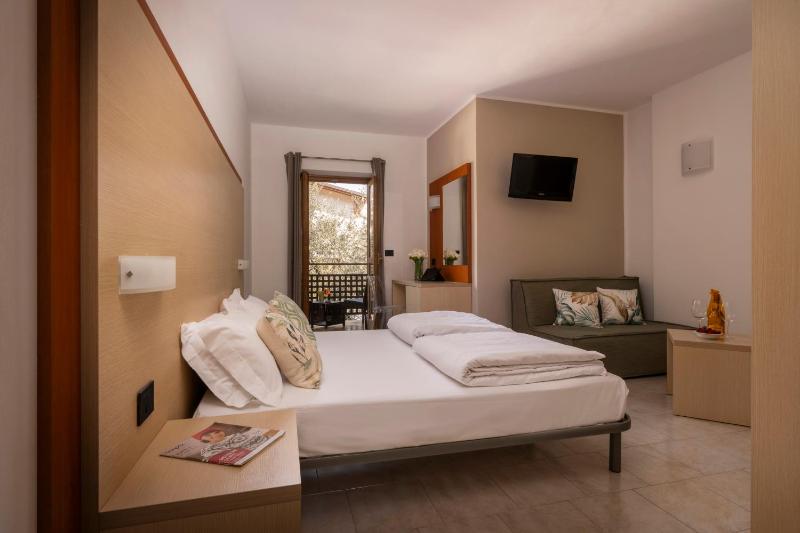 Triple Room with Mountain View image 1