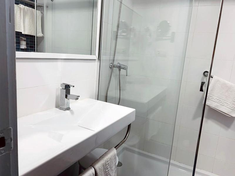 Double Room with Sea View image 1