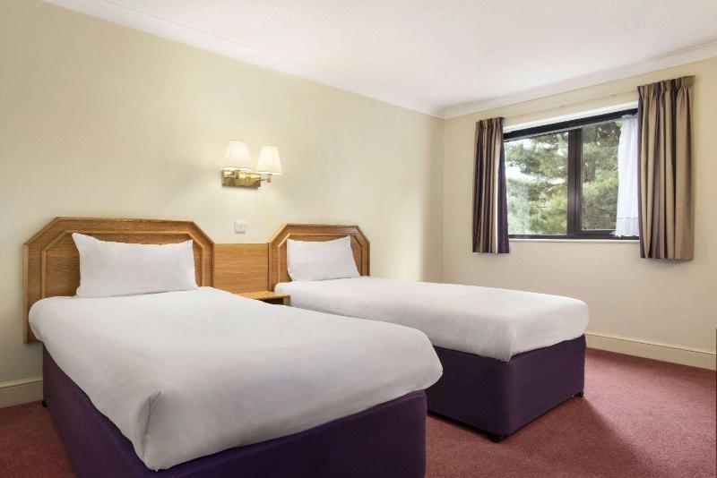 Twin Room image 1
