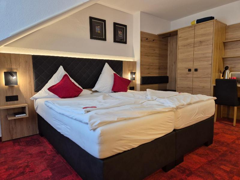 Double Room image 3
