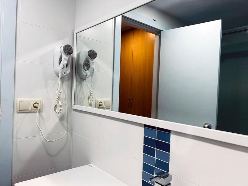 Quadruple Room with Sea View (2 Adults + 2 Children) image 3