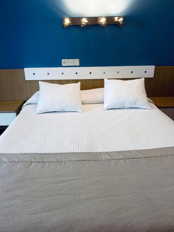 Quadruple Room with Sea View (2 Adults + 2 Children) image 2