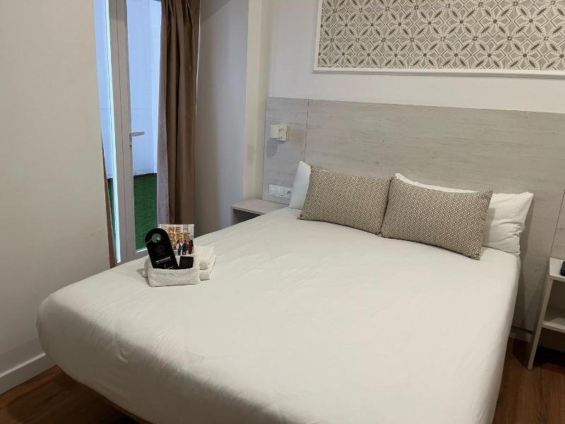 Double Room with Patio image 1