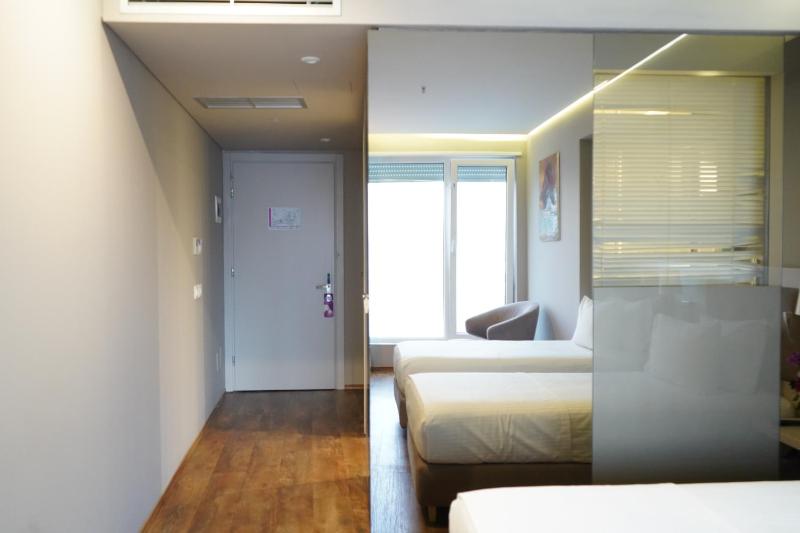Twin Room with Sea View image 3