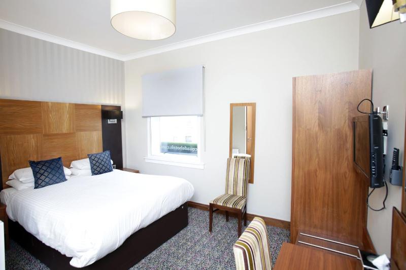 Double Room image 4