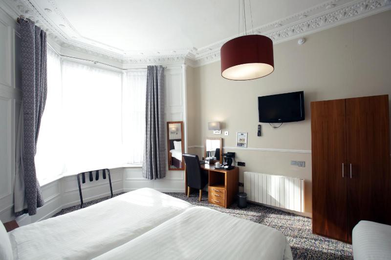Twin Room image 3