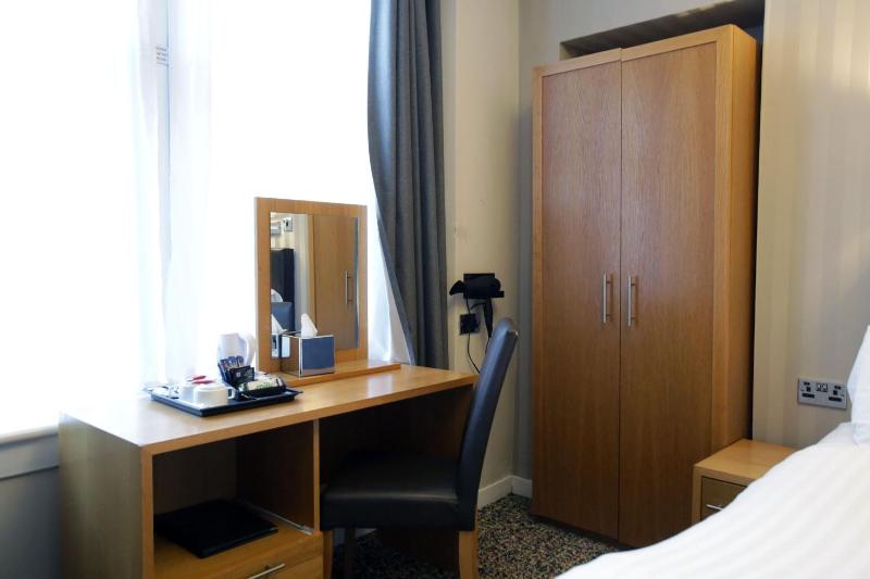 Double Room image 4