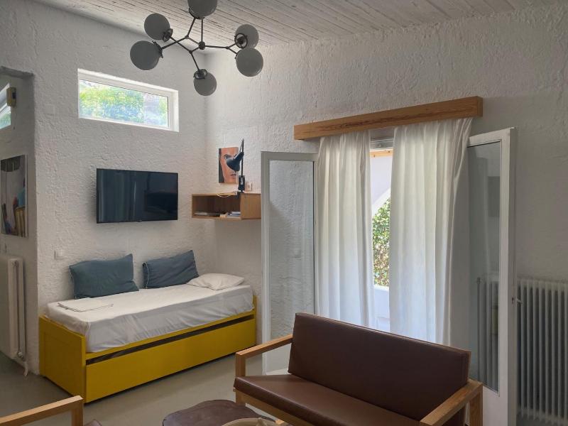 Manolis' House - image 15