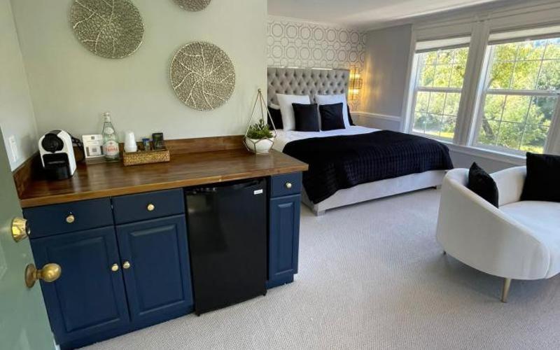 Deluxe King Room with River View image 3