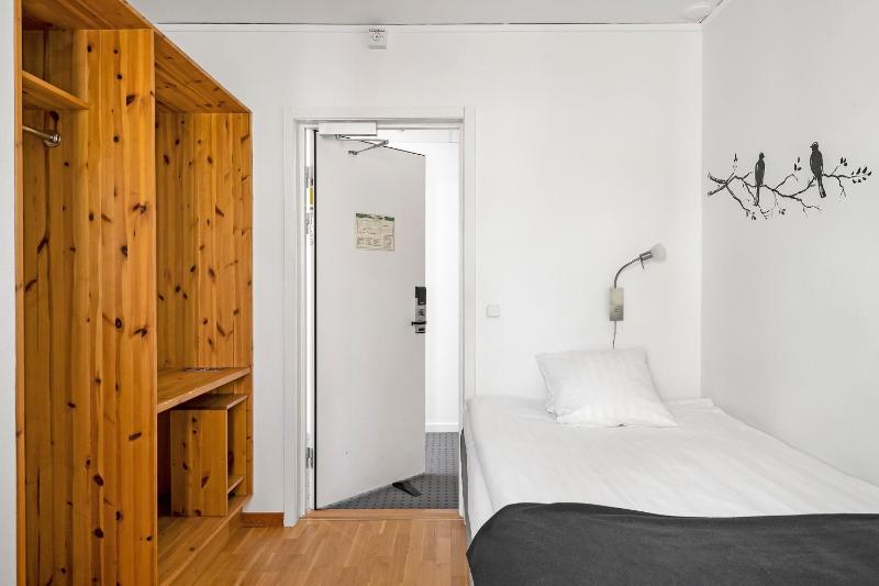Standard Single Room image 4