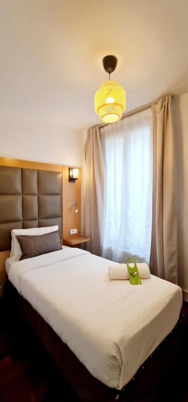  Single Room with Private Bathroom image 3