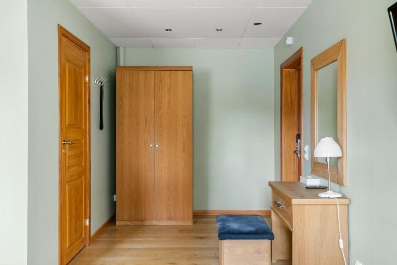 Deluxe King Room with Jetted Tub image 2