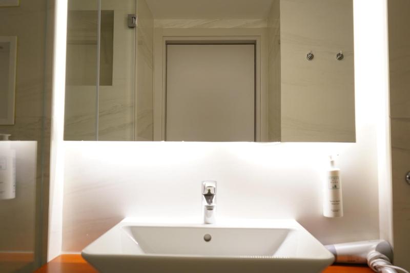 Family Suite with Sea View image 4