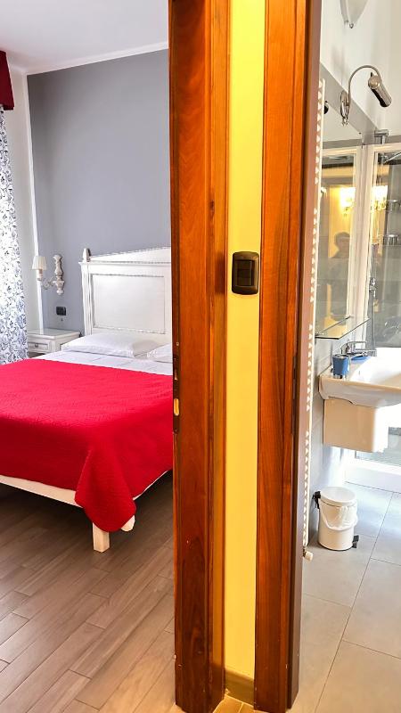 Quadruple Room with Private Bathroom image 4