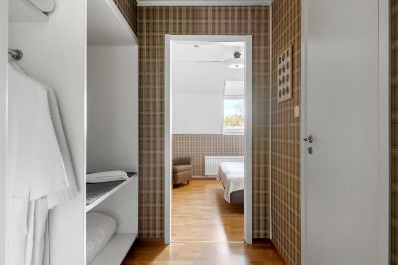 Standard Double Room image 4