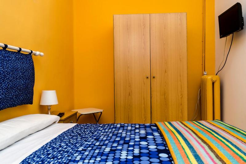 Double Room image 4