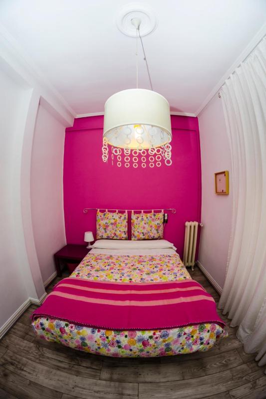 Double Room with Shared Bathroom image 3