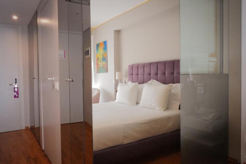 Double Room with Sea View image 4