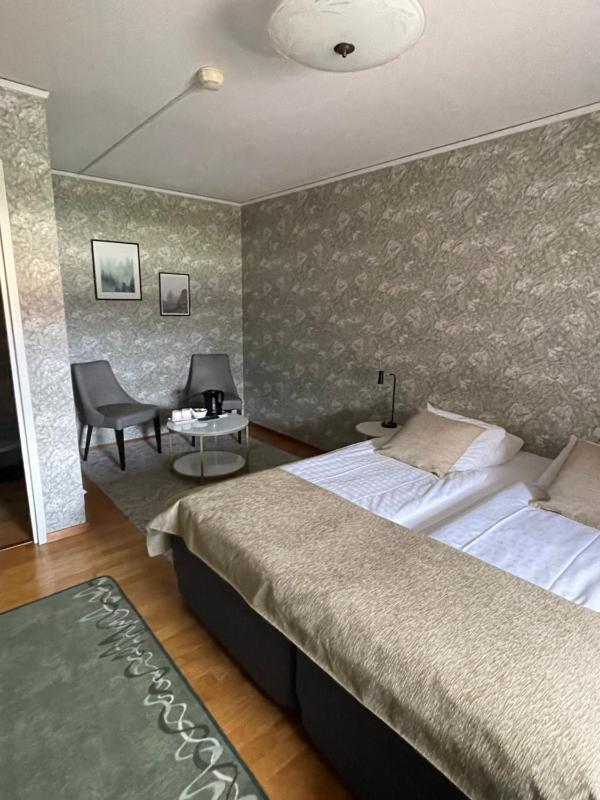 Standard King Room image 2