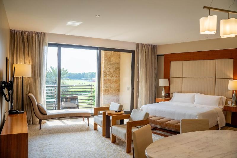 Junior Suite with Balcony - Smoking image 3