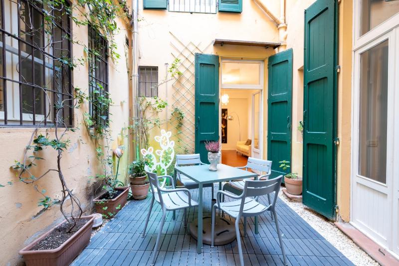 Aldrovandi suite and rooms with private garden - image 9
