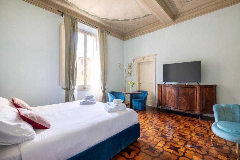 Aldrovandi suite and rooms with private garden - image 13