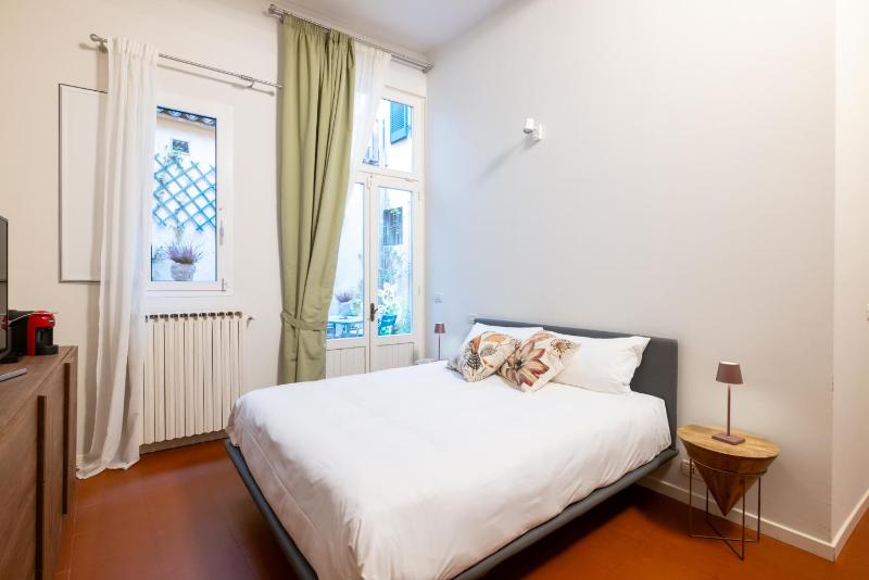 Aldrovandi suite and rooms with private garden - image 6