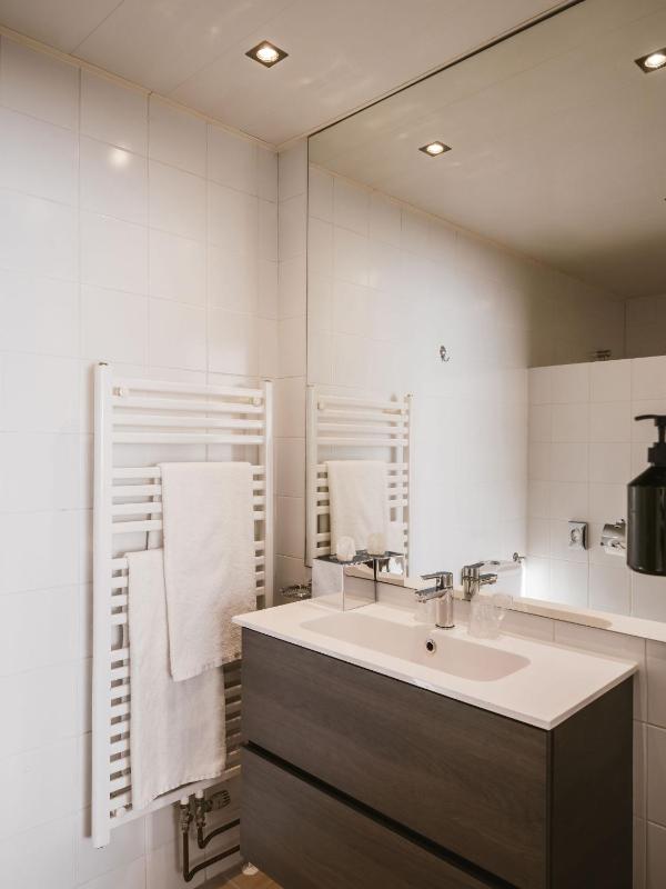 Small Double Room image 2