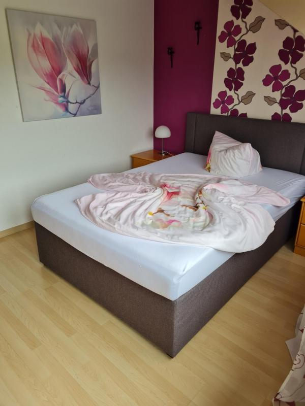 Small Double Room image 3