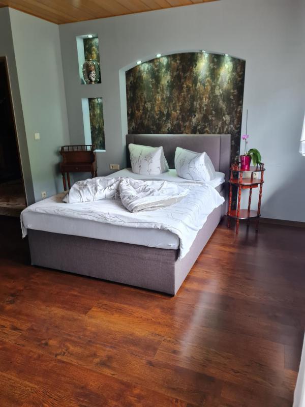 Small Double Room image 2