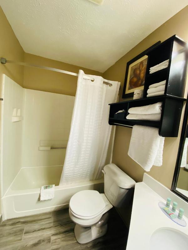 King Room with Bath Tub - Disability Access/Non-Smoking image 2